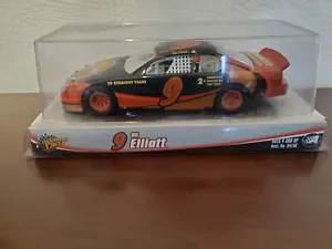 Bill Elliott 2005 Million Dollar Bill #9 Winner's Circle 1:24 NASCAR Diecast - Picture 1 of 12