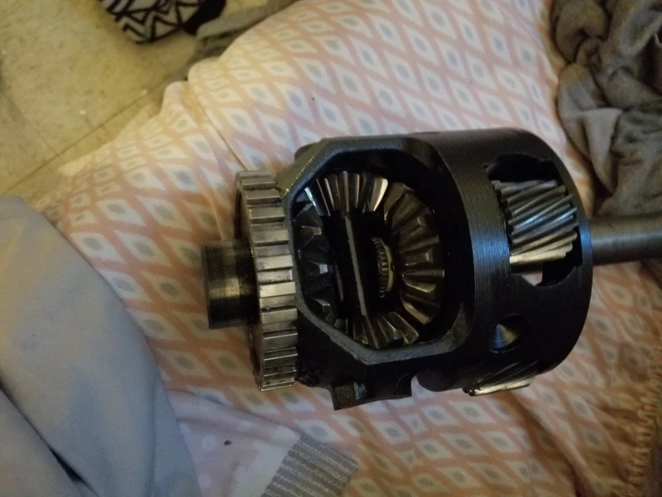  DIFFERENTIAL HOUSING ASSEMBLY ALREADY PUT TOGETHER - Image 1 of 4