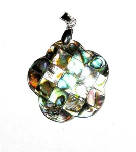 PENDANT/NECKLACE Stunning Iridescence Mosiac Paua Abalone Shell FLOWER - Picture 1 of 1