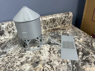 1:64 Scale Grain Setup - Wet Bin And Pit - Image 1 of 2