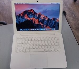 Apple MacBook 13" unibody 2009 - Core 2 Duo  2.26GHz, 2GB, 250GB - WORKS GREAT!