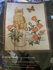 Kit de punto de cruz/punto de aguja vintage Dimensions gato y mariposa sellado - Imagen 1 de 5