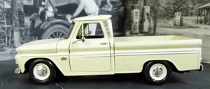 Modellino Chevrolet C10 Fleetside Pickup Crema 1966 scala 1:24 Motormax 73355CRM-TS - Foto 1 di 5