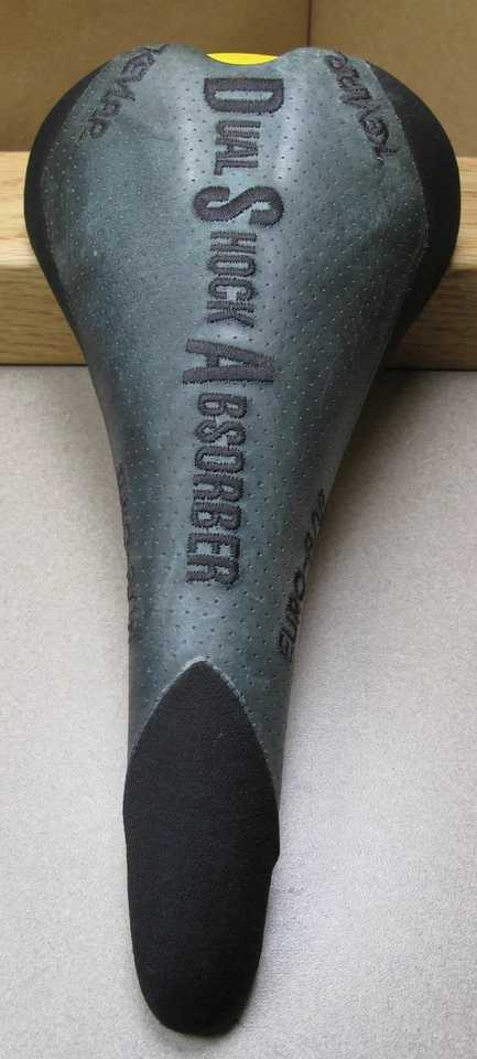 Amortiguador Doble Hecho con Kevlar Euro-Asia Penta Gipiemme Demo Sillín Nuevo de Lote Antiguo Foto 1 de 1