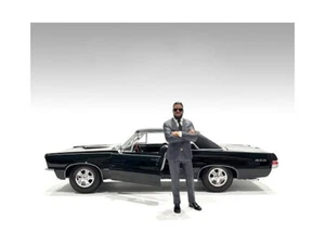 "GENTLEMEN'S CLUB" FIGURE 2 FOR 1/24 SCALE MODELS BY AMERICAN DIORAMA 24802 - Picture 1 of 2