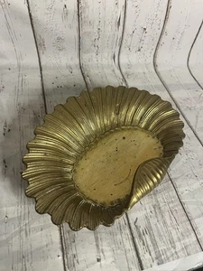 Jabón baratija vintage grande de latón rizado con concha de almeja - Elegante 3 patas - Imagen 1 de 8