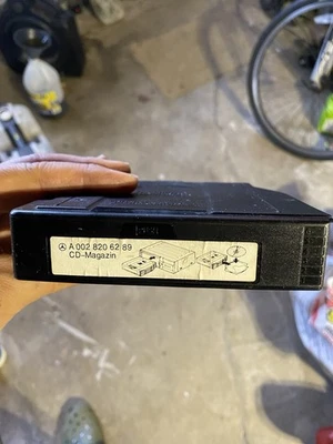 Cargador cambiador de CD Mercedes Benz # A 002 820 62 89 Foto 1 de 4