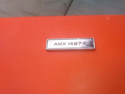 AMC AMX tablero número de serie emblema #14974 insignia 1969 Foto 1 de 4