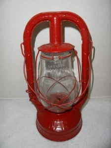 Lantern Dietz Monarch Lantern New York USA Painted Red Vintage - Picture 1 of 6