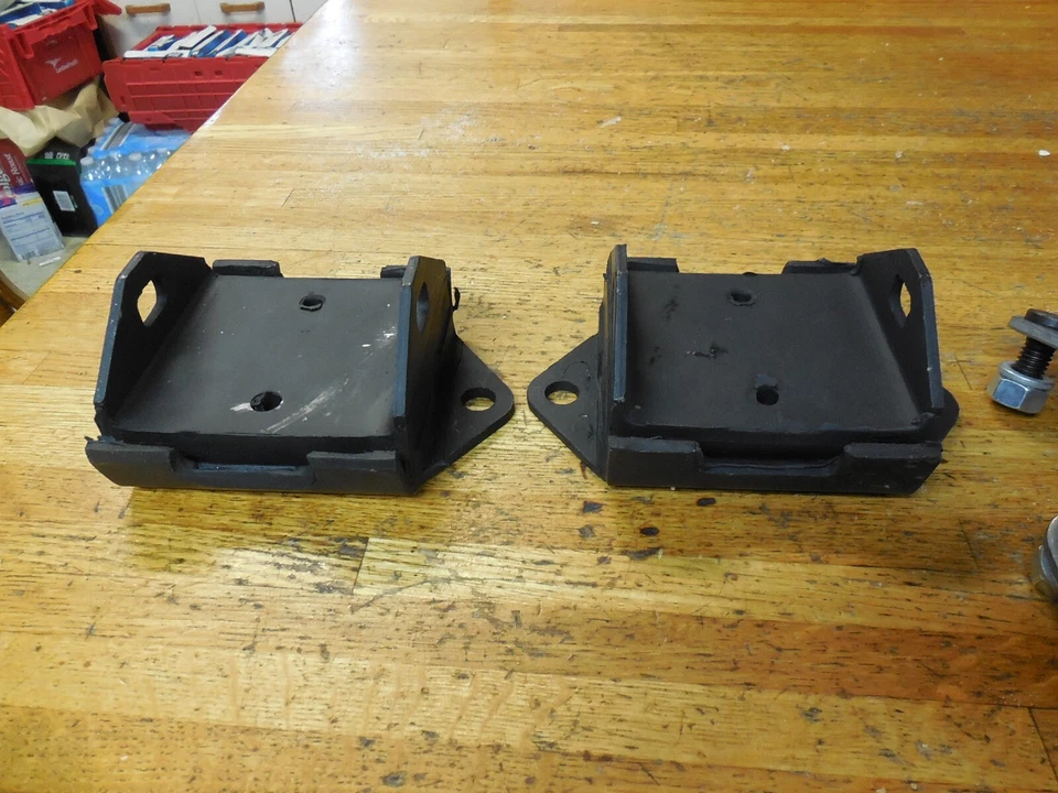 1967 - 1970 福特 MUSTANG COUGAR 390 428CJ 发动机电机安装绝缘对 — 第 1/3 张图片