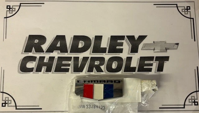 NUEVO GUARDABARROS EXTERIOR GM OEM 16-17 CAMARO MOLDURA - EMBLEMA GMC 23184152 Foto 1 de 1