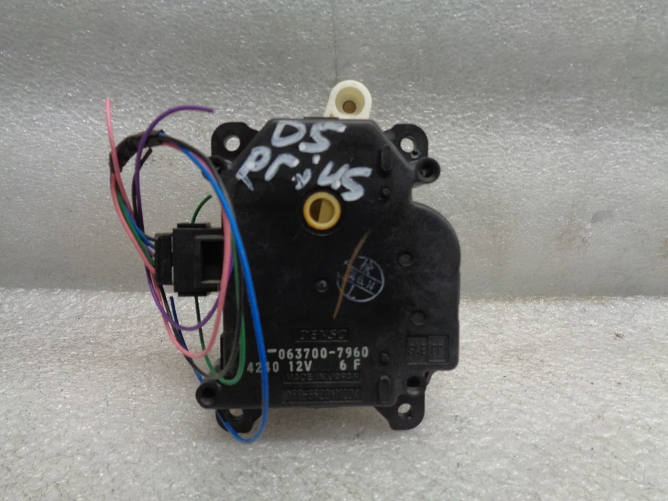 Actuador de motor amortiguador de calefacción aire acondicionado Toyota Prius 2004-2009 063700-7960 OEM DK901546 Foto 1 de 4