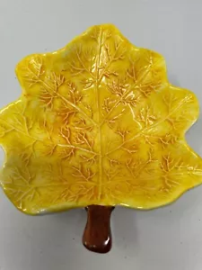 Plato con forma de hoja de otoño vintage hoja de arce amarillo cerámica 6" x 5" excelente - Imagen 1 de 4
