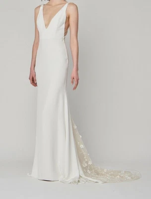 Vestido de noiva Alexandra Grecco Stevie 2 100% seda crepe ilusão flores 3D - Imagem 1 de 4