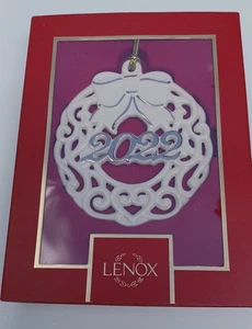 Lenox 2022 A Year To Remember Wreath Ornament - Picture 1 of 4