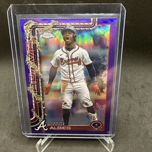 Ozzie Albies 2025 Topps Holiday #HC36 Chrome Purple Refractor 178/299 Braves - Bild 1 von 3