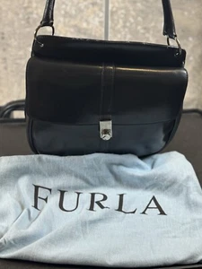 Borsa a tracolla FURLA vintage nera in vera pelle con patta e dust bag - Foto 1 di 24