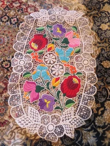 Kalocsa Húngaro Hermoso Tapete Bordado a Mano Encaje Kalocsai Floral - Imagen 1 de 4