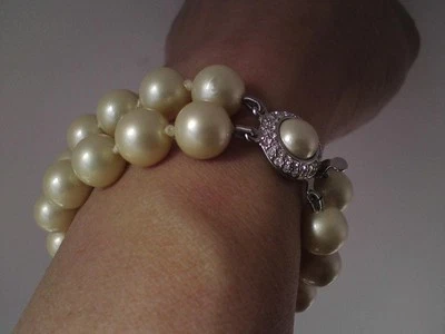 Pulsera Ralph Lauren imitación perlas doble hilo estrás cierre RLL Foto 1 de 4