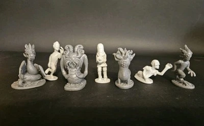 Lote de 7 Miniaturas Sin Pintar Minis 2" Figuras Plástico Monstruos Extraterrestres Personas Foto 1 de 4
