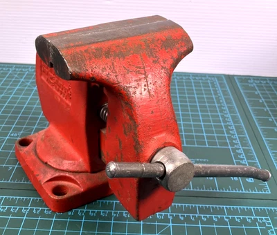 VTG Wilton WILL-1110 4 in Bench Vise Swivel Base Red Cast Iron USA Tool Shop - Image 1 of 4