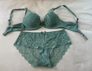 NWOT Chantelle Bra & Panty Set 34B Missing size tag - Picture 1 of 6