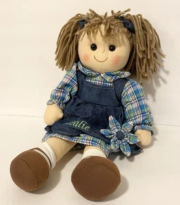 Vestido vaquero muñeca de felpa suave Ragdoll Natalie niña rubia - Imagen 1 de 7