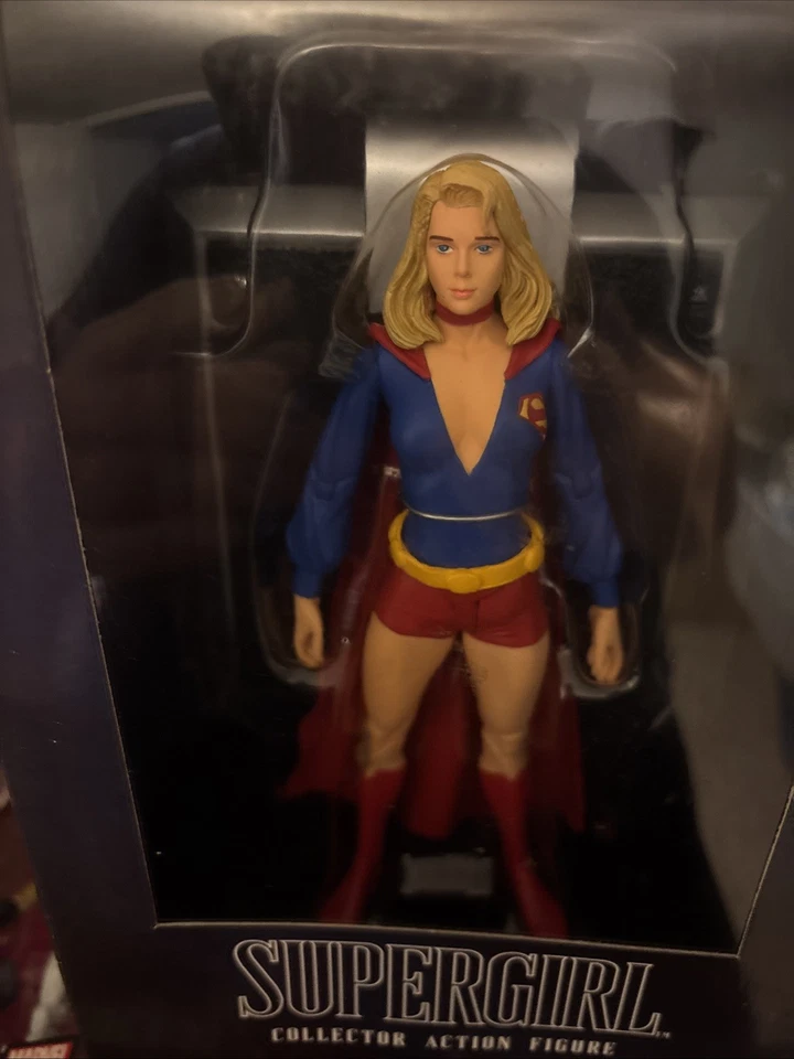 Figura de acción DC Direct Justice League SUPER GIRL de Alex Ross con soporte nueva Foto 1 de 4