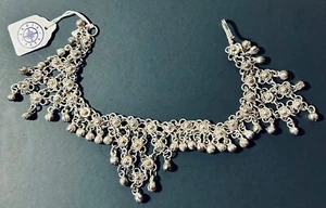 Cavigliera India Arts 9,5" pendente tono argento - Foto 1 di 3