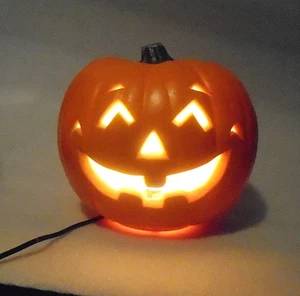 TRENDMASTERS Pumpkin 1995 Halloween Light Up Foam Blow Mold Jack-O-Lantern #5 - Bild 1 von 4