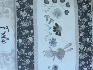 Quiltenpaket nagelneuer Stoff & Muster enthalten ~ Frolic - Bild 1 von 13