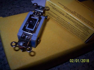 HBL1203 Hubbell NEU im Karton Kippschalter HBL 1203 - 10 STÜCK - KOSTENLOSER VERSAND! - Bild 1 von 5