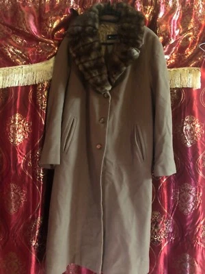 Beige coat TAGLIENTE Italy - Image 1 of 4