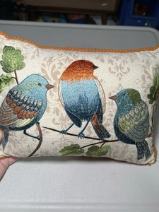 Pier One Hecho en la India Pájaro Trío Almohada Floral Bordado Crema Cottagecore - Imagen 1 de 4