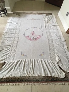 HANDGEMACHTE STICKEREI ERBSTÜCK TAGESDECKE TWIN LADY FRANZÖSISCHER KORB BLUME VINTAGE - Bild 1 von 20