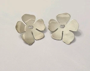 James Avery Sterling Silver Floral Silhouette Earrings. UR - Picture 1 of 8