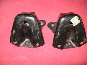 (2) NOS GM 1963-72 CHEVROLET PICKUP TRUCK BLAZER MOTOR MOUNT BRACKETS # 3790292 - Picture 1 of 7