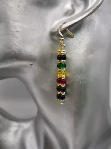 Gold- und silberfarbene Ohrhänger/Hänger lange Ohrringe mit schwarzen Rasta Perlen - Bild 1 von 3