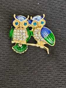 Two Owls Enamel with Teal Eyes & Clear Crystals Brooch Pin; wild birds pin - Picture 1 of 5