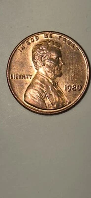 Lincoln Penny 1980 error. Edificio descolorido "E". Bonito brillo descolorido "FG".  Foto 1 de 4