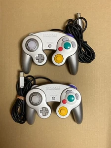 Lot 2 Nintendo GameCube Controller Silver Japan Tested - Picture 1 of 2