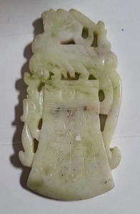 Ciondolo ascia di buon auspicio rettangolare giada antica verde bianco 青白色古玉长方形牌�bble瑞兽斧头吊坠· t10 - Foto 1 di 6