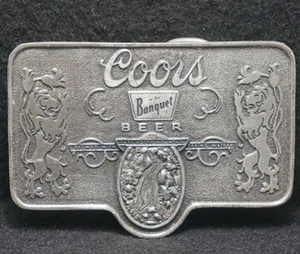 XA25167 *NOS* VINTAGE AÑOS 70 *CERVEZA BANQUETE COORS* ABRIDOR DE BOTELLAS HEBILLA DE CINTURÓN TRASERO - Imagen 1 de 2