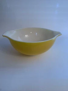 Pyrex Yellow Cinderella Nesting Mixing Bowl 443 Vtg 2 1/2 QT - Picture 1 of 12
