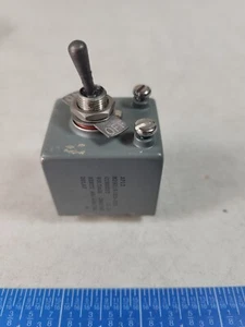 (1 NUEVO) Disyuntor Airpax M39019/03-251 Mil, 2 Polos, 12.5 Amp (gris) - Imagen 1 de 4