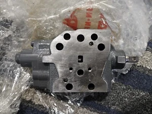 Massey Ferguson Auxillary Valve - Picture 1 of 7