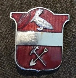 WWII 376th Engineer Battalion Pinback DI / NICE ONE!! - Picture 1 of 2