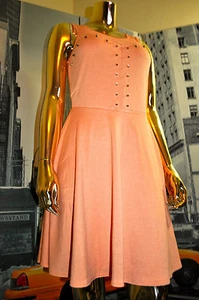 175 $ ROMEO & JULIET COUTURE PFIRSICHFARBEN NIETEN DURCHSICHTIG BRUST UND RÜCKEN KLEID GRÖSSE M - Bild 1 von 12
