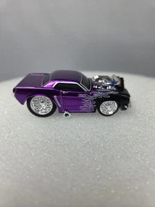 Muscle Machines 1965 Ford Mustang Purple With Flames Diecast 1:64 Scale - Picture 1 of 6