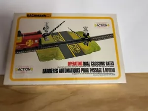 RAILROAD CROSSING GATE WITH LIGHTS AND ACTION - Picture 1 of 1